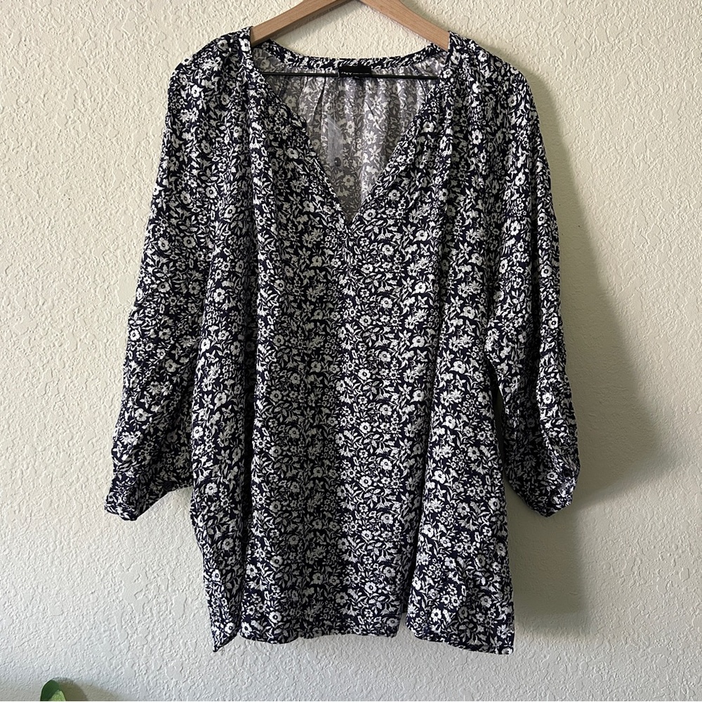 🌷Jones New York Black and White Floral Blouse —Size 3X